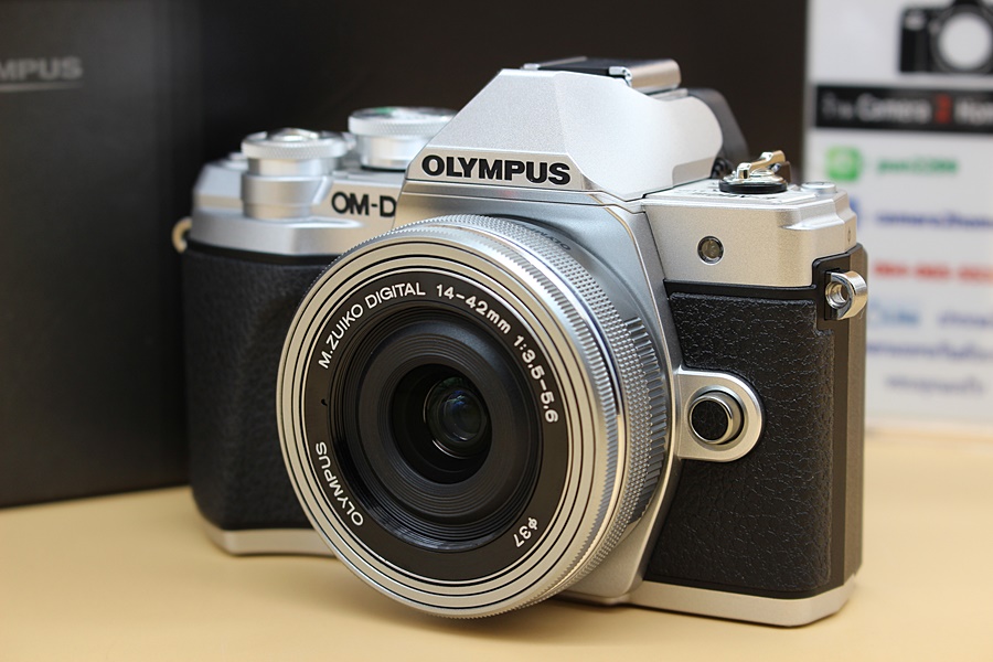 ขาย Olympus OMD EM10 III + lens 14-42mm (สีเงิน) สภาพสวยใหม่ อดีตเครื่องร้าน ชัตเตอร์ 1,303 รูป เมนูไทย อุปกรณ์ครบกล่อง   อุปกรณ์และรายละเอียดของสินค้า 1.B